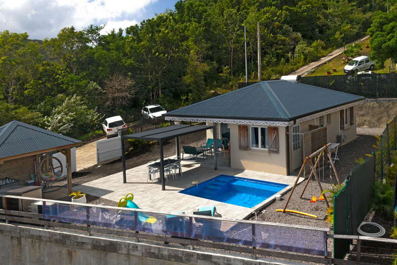 Petite maison sur les hauteurs des 3 ilets