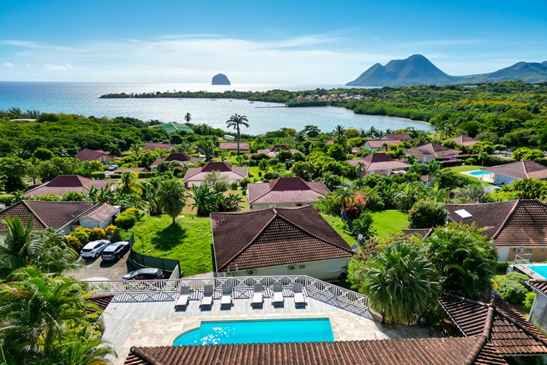 Villa de luxe Martinique vue sur le rocher du Diamant drone
