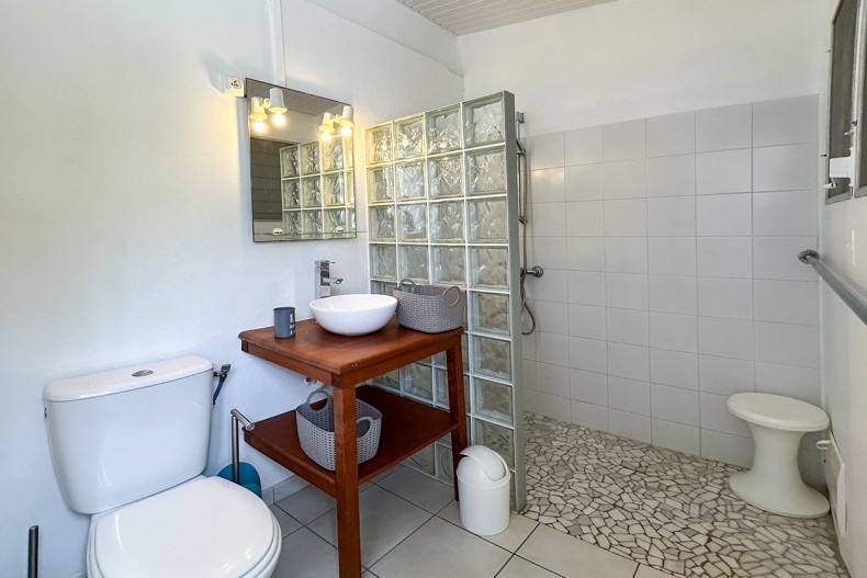 Salle d'eau chambre 3