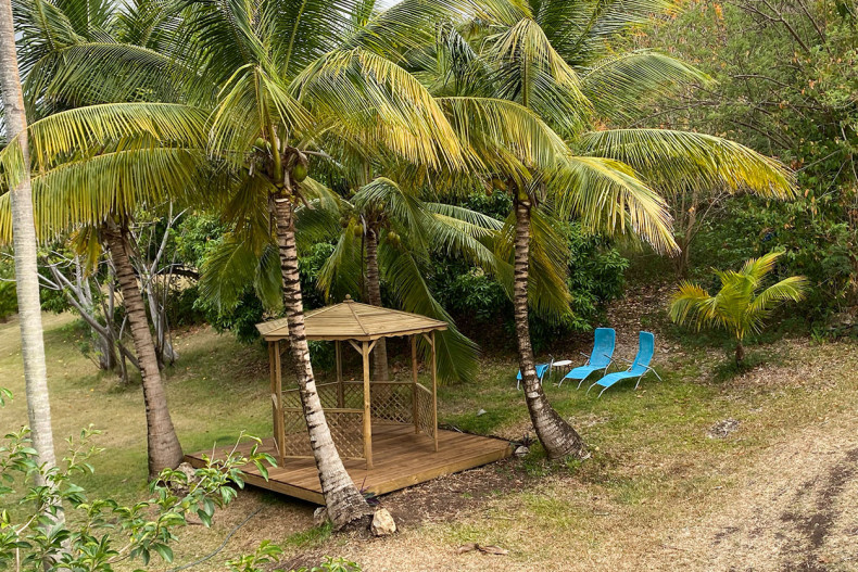 Kiosque dans le jardin