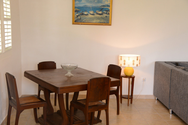 La rivière et ses meubles anciens