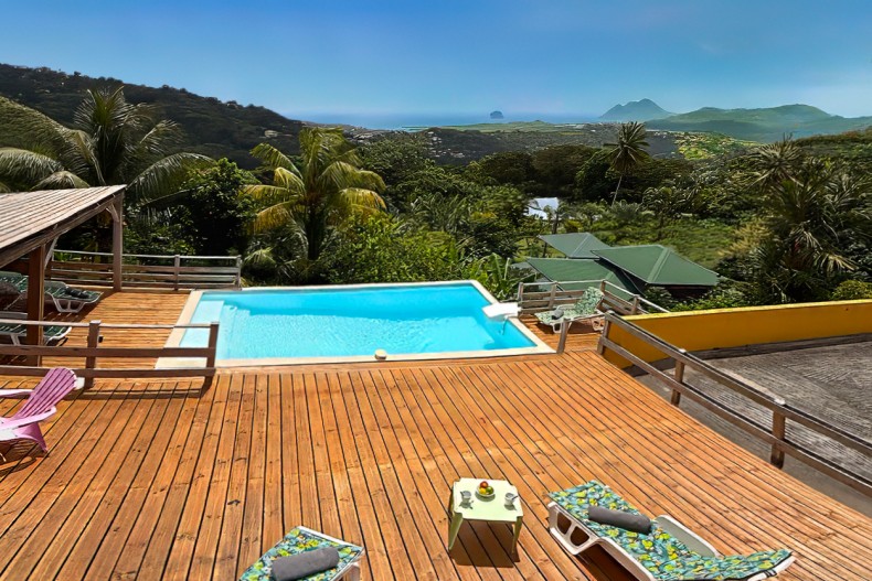 Villa piscine Martinique hauts rivière salée 14 personnes 5 ch