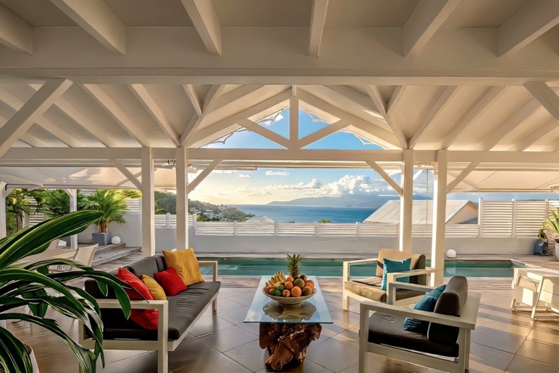 location belle villa de l anse  a l ane piscine et spa