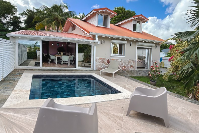 location villa le Lamentin Martinique piscine