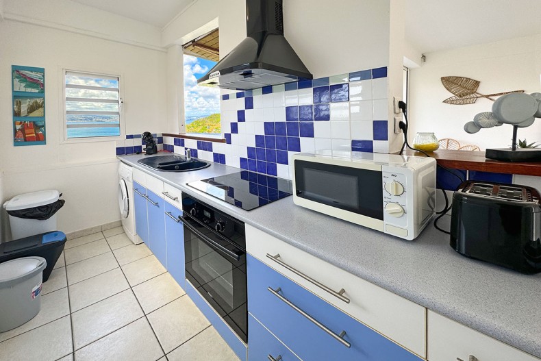 Location trois ilets appartement Azur vue mer cuisine