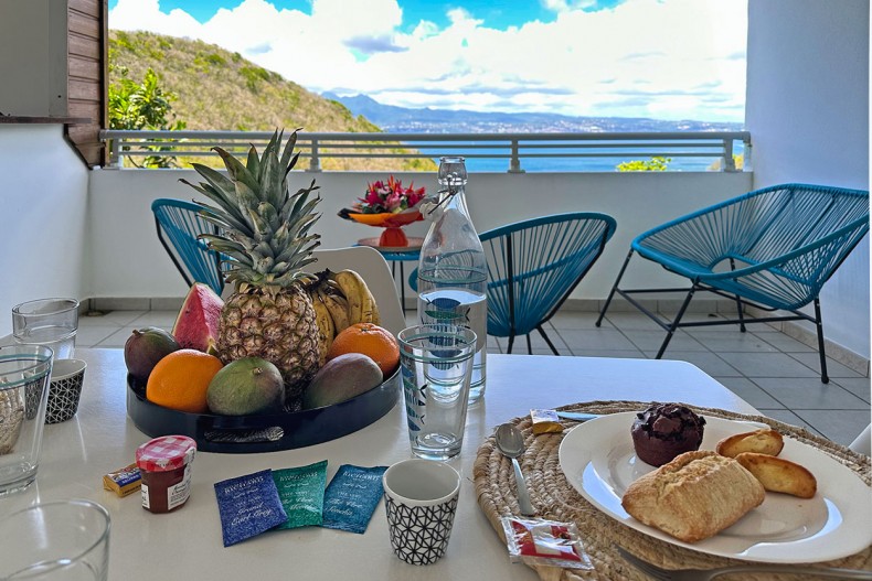 Location trois ilets appartement Azur vue mer