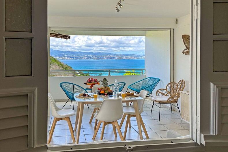 Location trois ilets appartement Azur vue mer