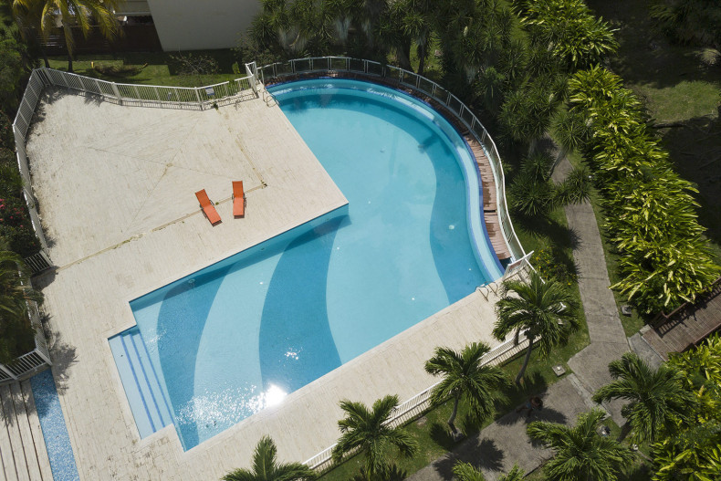 Location T2 rez de jardin le diamant piscine