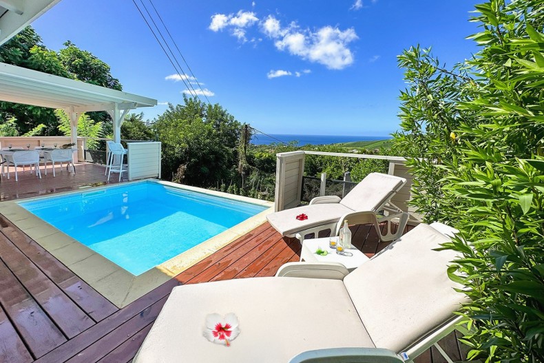 location bungalow le carbet avec piscine