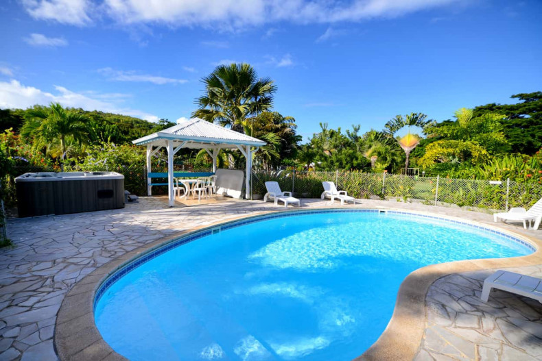 Location bungalow en martinique avec SPA et piscine
