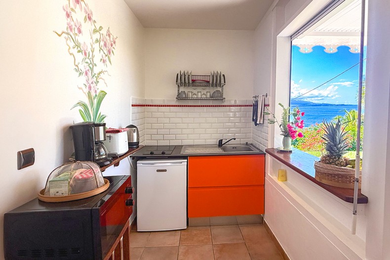 porte de la caravelle 4 studios kitchen