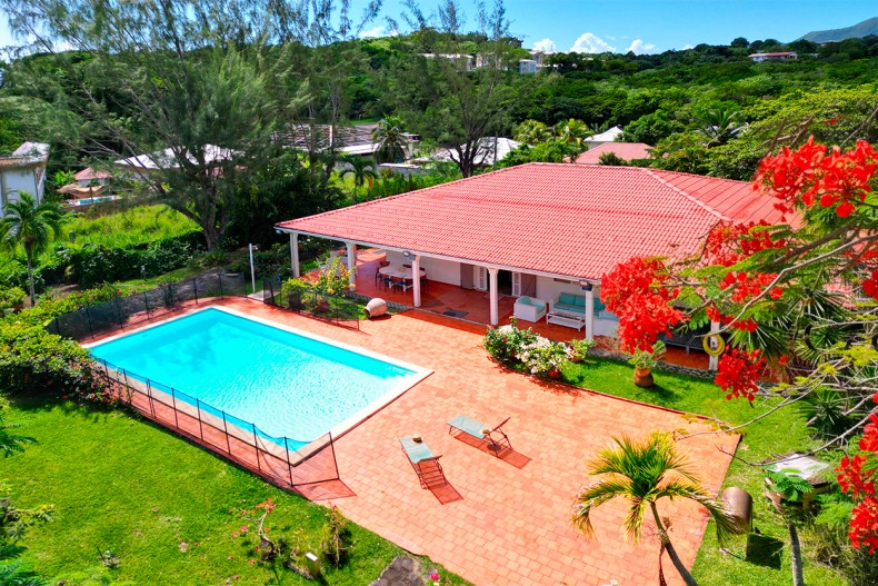 LOCATION PAISIBLE VILLA DU DIAMANT AVEC PISCINE