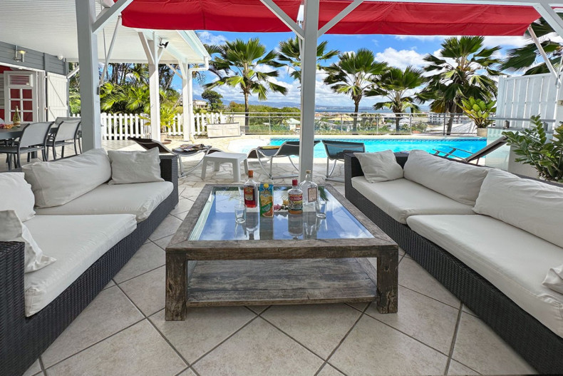 Kai-Line-salon extérieur vue mer