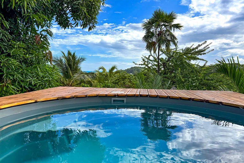 Superbe bungalow du vauclin dans la piscine