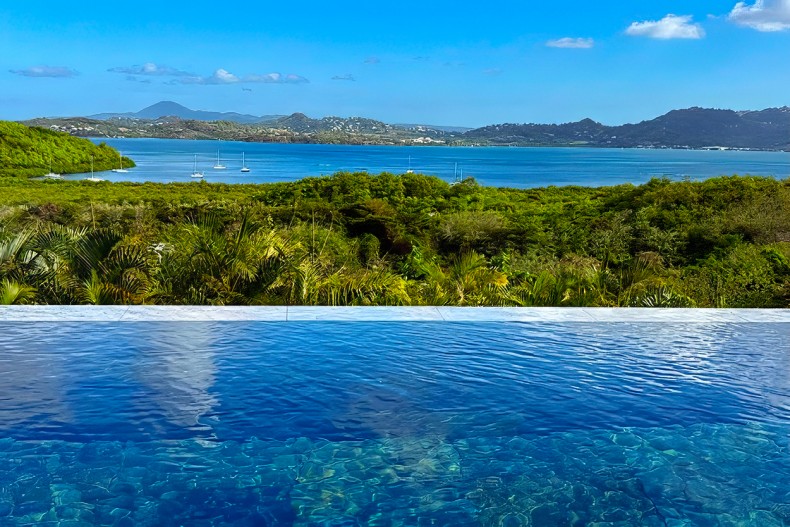 mae location Villa de luxe Martinique le robert piscine débordement vue mer