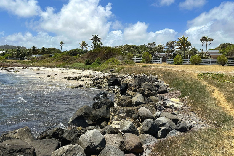 La maison proche de la plage et d'un ponton