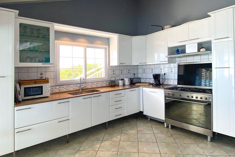 Villa Pointe Cap Est cuisine