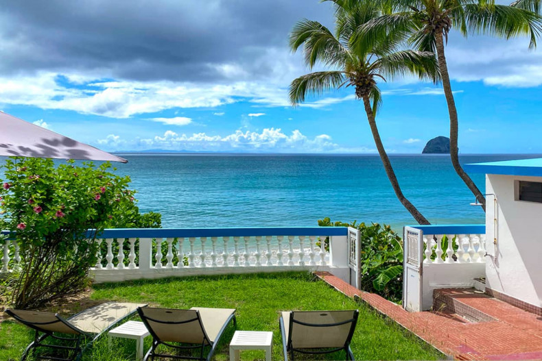 maison bord de mer Martinique le Diamant
