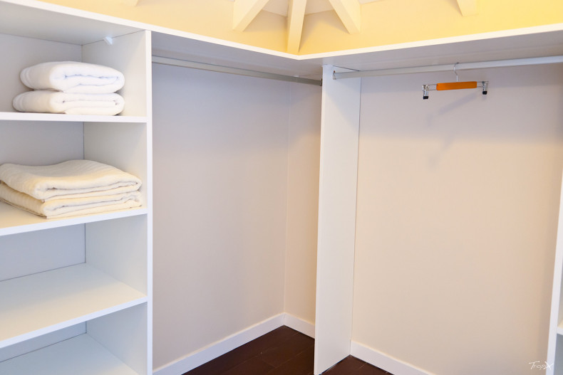 Dressing à l'étage chambre 4 Villa Les Palmiers Campagne