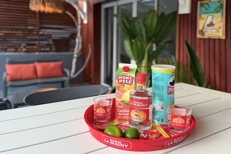 Panier accueil piscine soir Location la maison de Mary Sainte-Luce Martinique