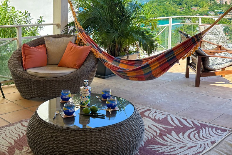 Petit salon Ch2 Location ANSE à l'ANE Martinique Haut de villa F4