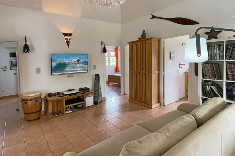 Location Belle villa Martinique Cap Est  salon TV