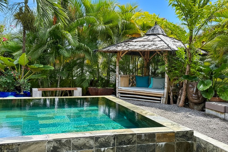 Bungalow de charme Martinique le françois piscine