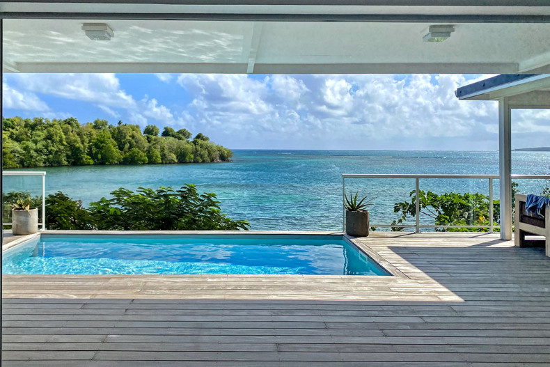 Location villa piscine bord de mer Martinique