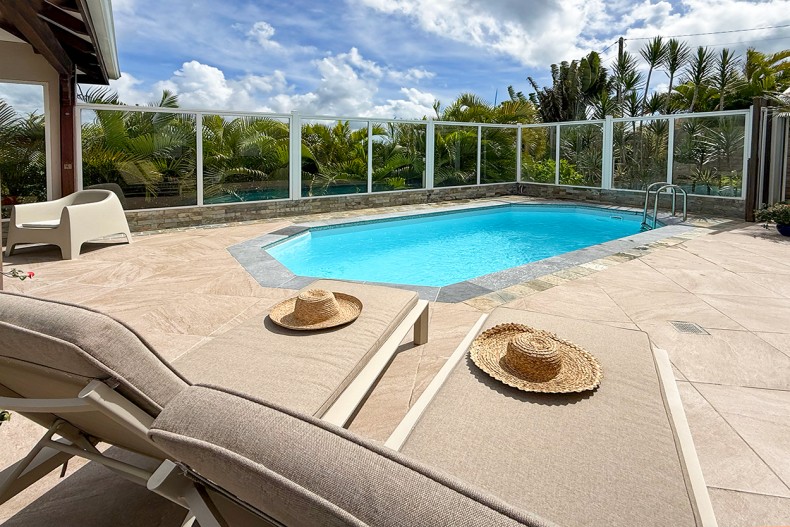 Transats piscine Location villa sainte Luce Martinique 4 étoiles avec piscine