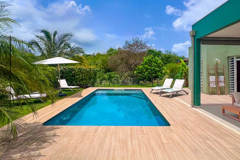 La piscine villa MODERNE de luxe Martinique trois ilets