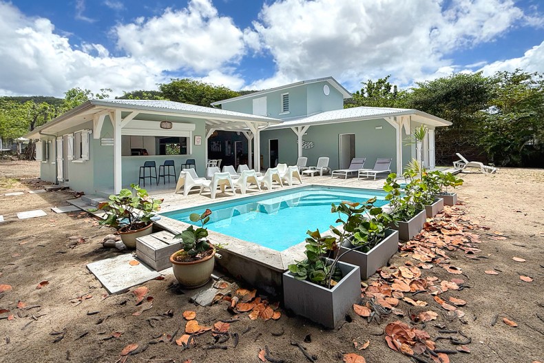 Villa de prestige Martinique le Diamant plage sable et rocher