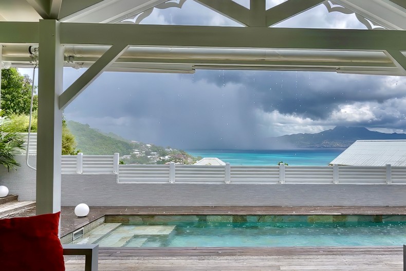 location belle villa de l anse  a l ane piscine et spa