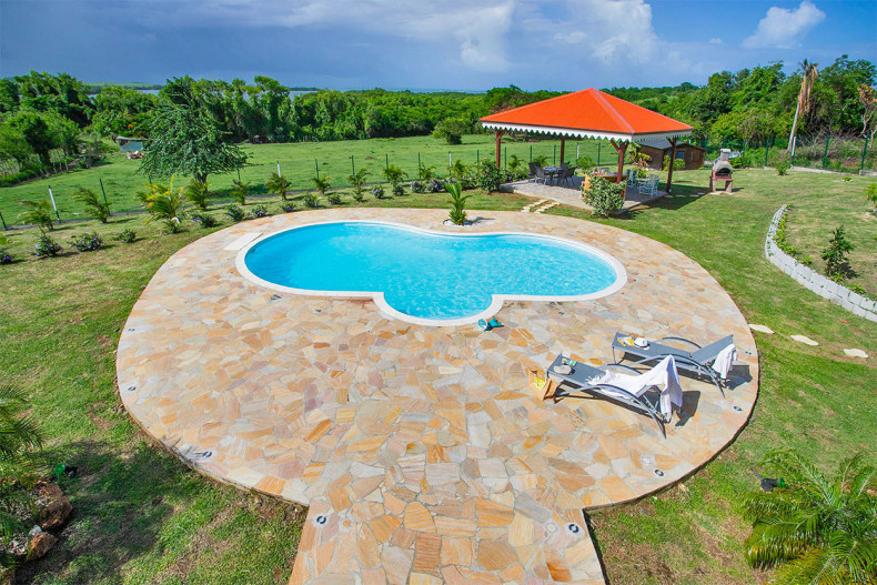 pomme-cannelle-salon-terrasse-