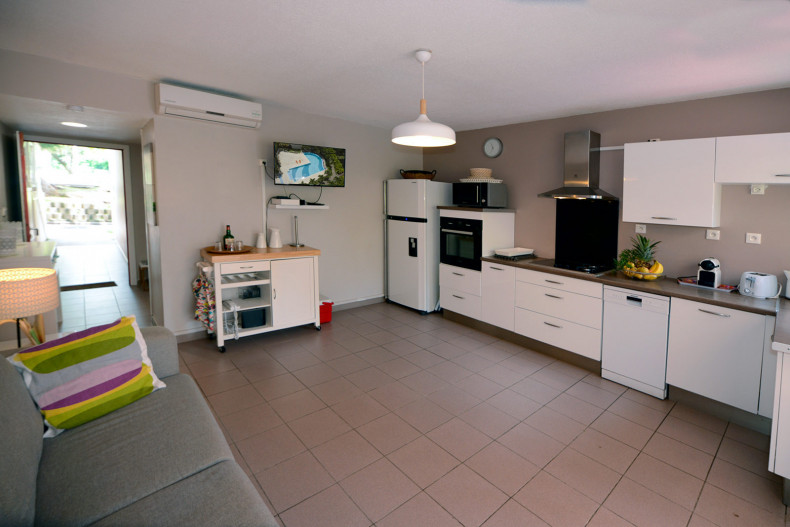 Location F2 rez de jardin le diamant cuisine