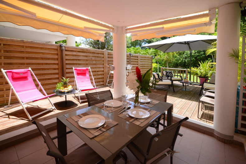 Location T2 rez de jardin le diamant piscine