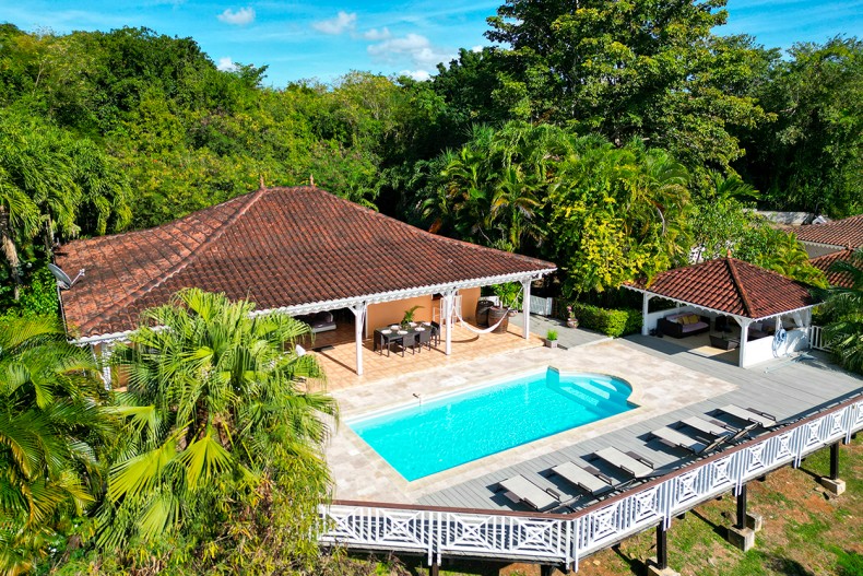 Villa de luxe Martinique vue sur le rocher du Diamant drone