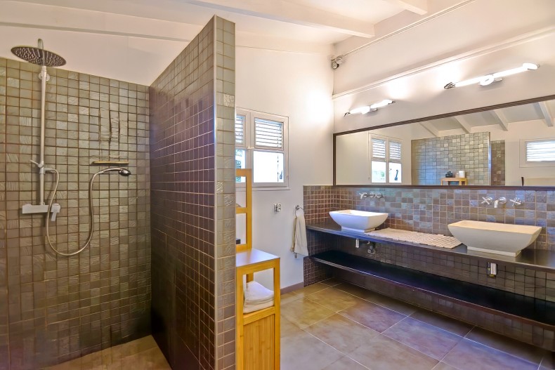 location belle villa de l anse  a l ane piscine et spa