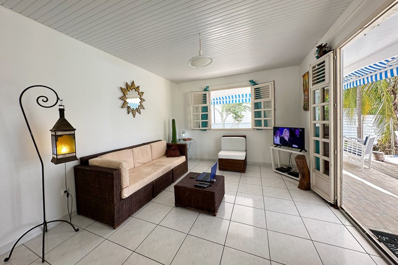 Location maison Sainte-Anne Tweety salon TV