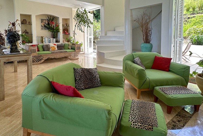 L'escalier ET SALON TV MARTINIQUE