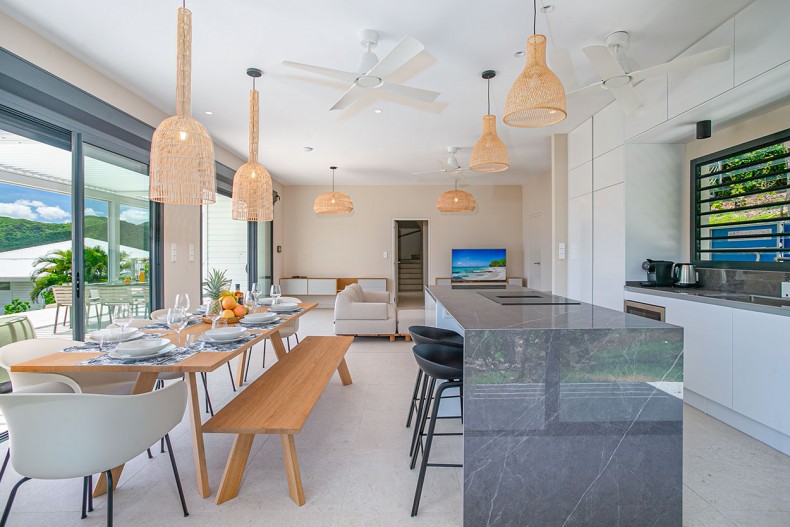 Salon cuisine villa de Luxe martinique 5 ETOILES Anses d Arlet