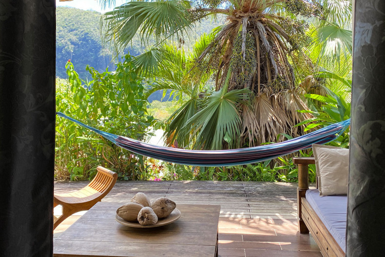 Salon terrasse location villa le Marin