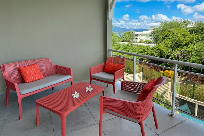 Sur la terrasse à l'étage