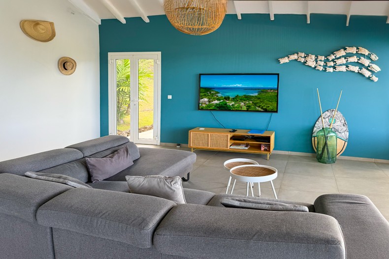 TV location Villa Martinique Diamant 13 pers Salon TV