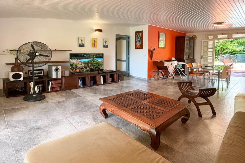 Location villa paisible le diamant piscine salon tv