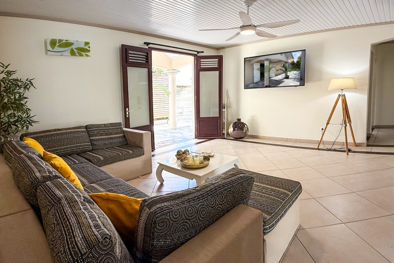 Location villa sainte Luce Martinique 4 étoiles tv