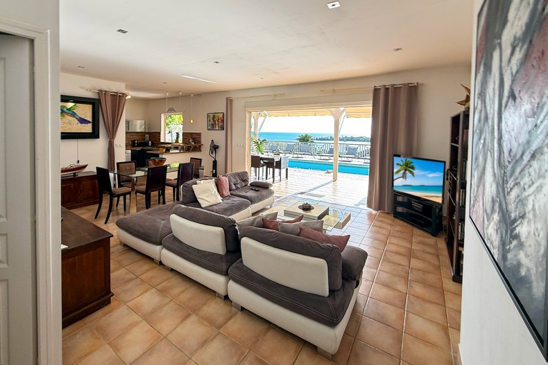 Villa de luxe Martinique vue sur le rocher du Diamant salon