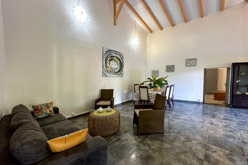 Location villa 6 ch Martinique piscine le vauclin salon ti