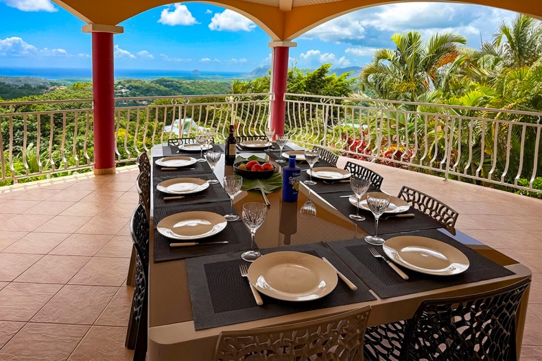 Villa piscine Martinique hauts rivière salée 14 personnes