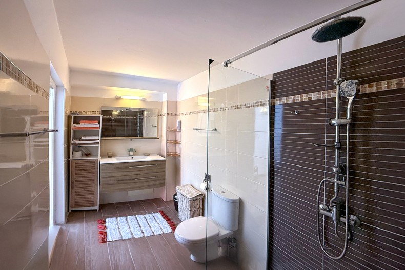 Location appartement fort de france  sdb