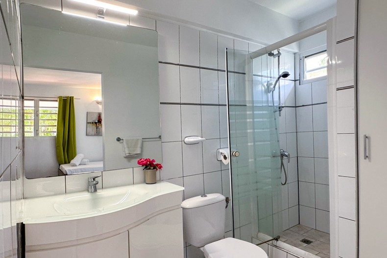 Salle d'eau ch 3 rez de jardin